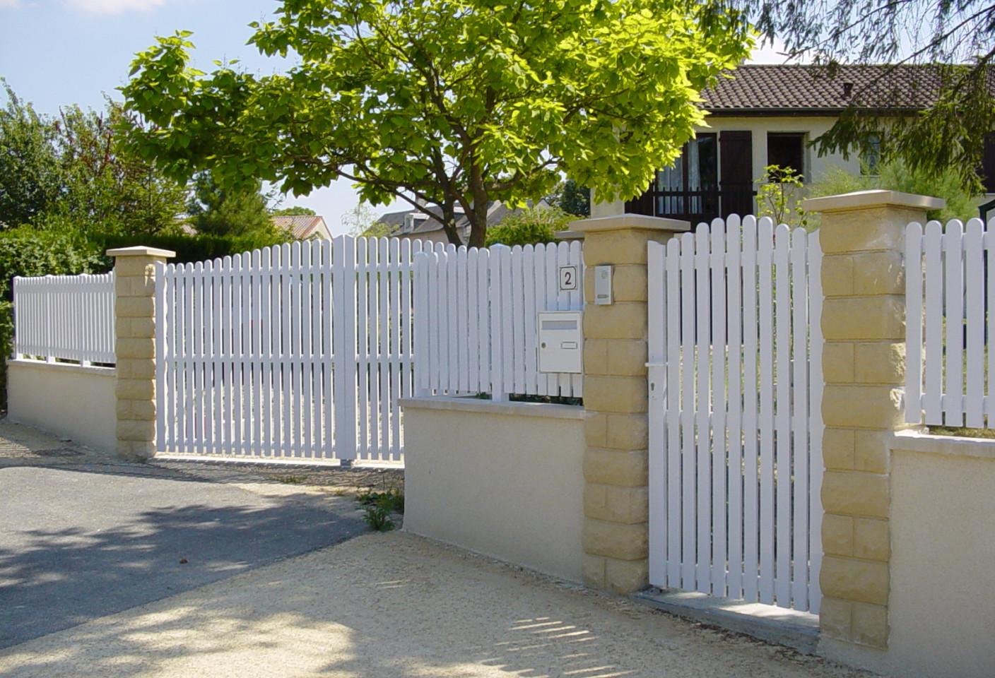 Clôture PVC avec portail 