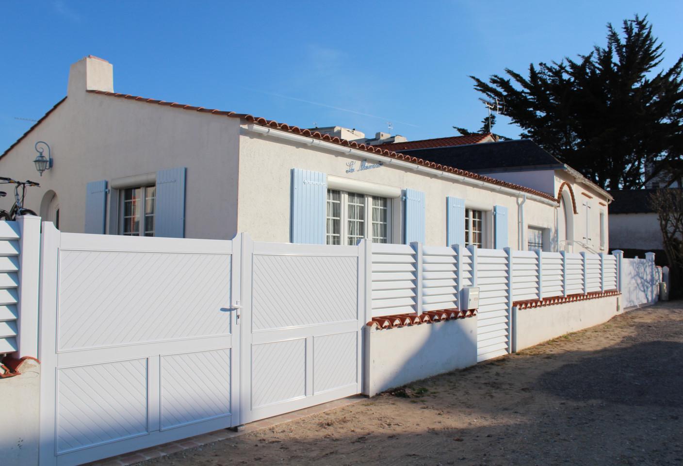 Clôture PVC avec portail 