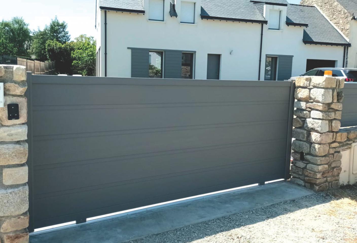 portail coulissant plein sur mesure