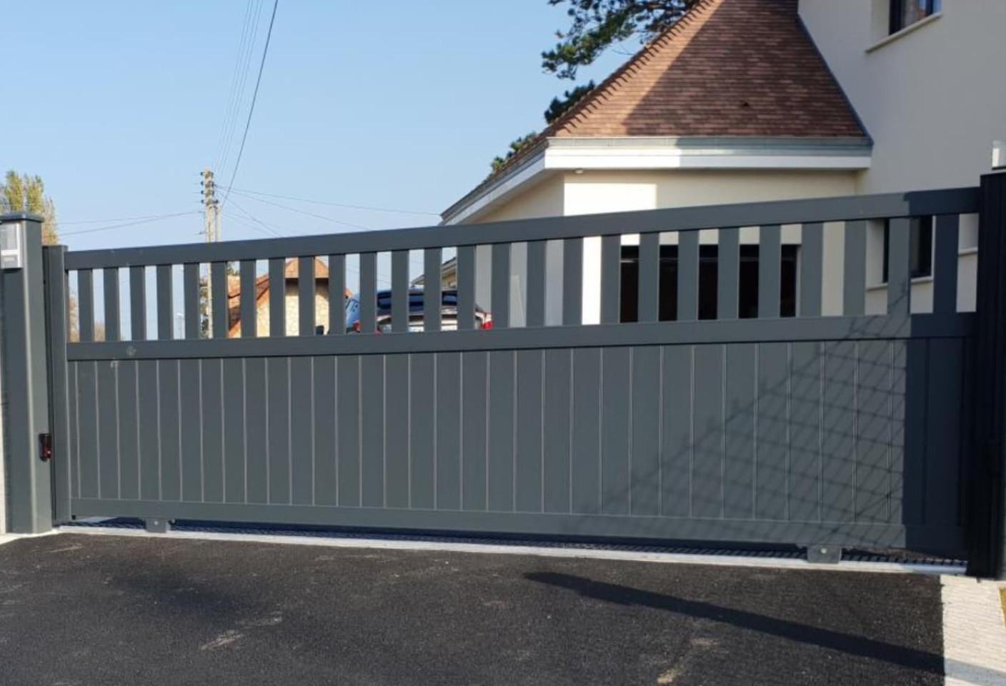 portail coulissant semi ajouré