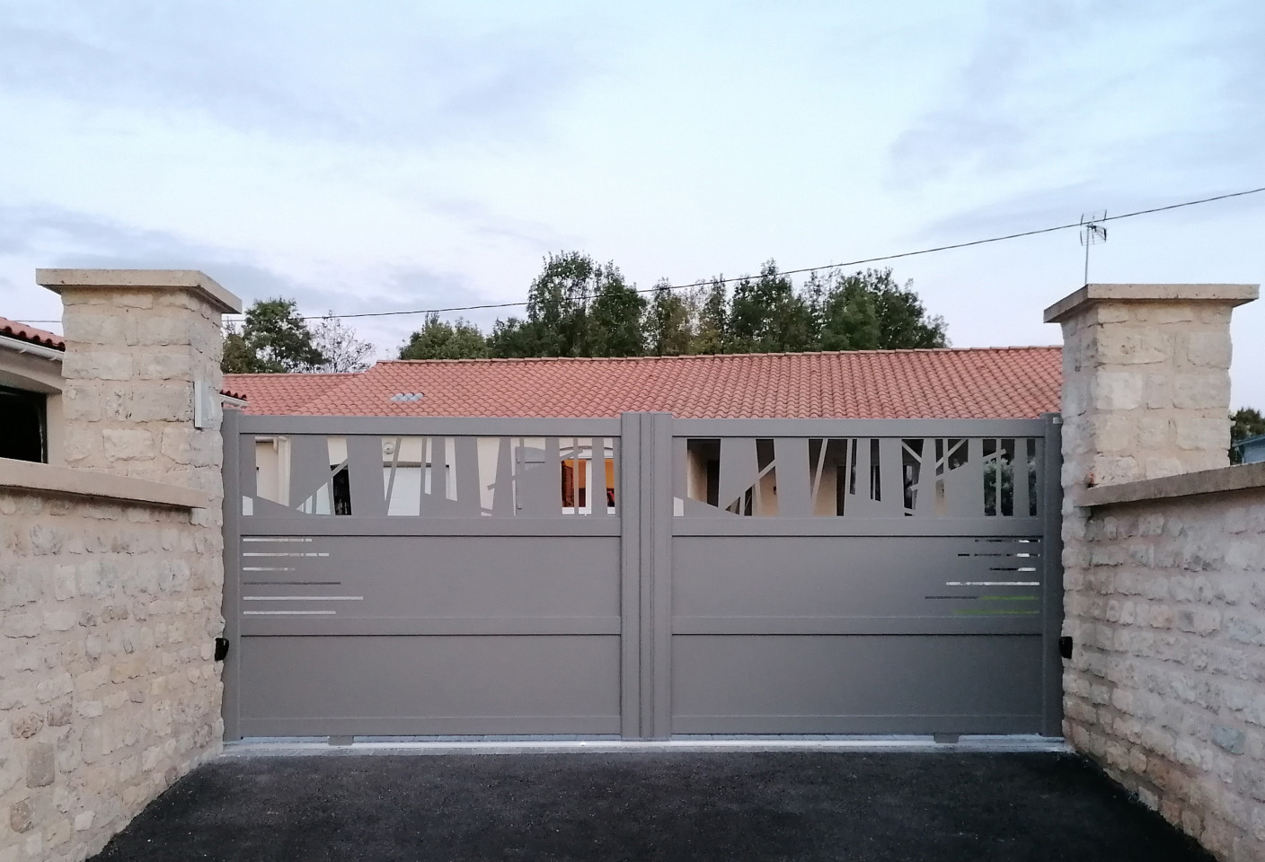 Portail-aluminium-coulissant-modèle-Loft
