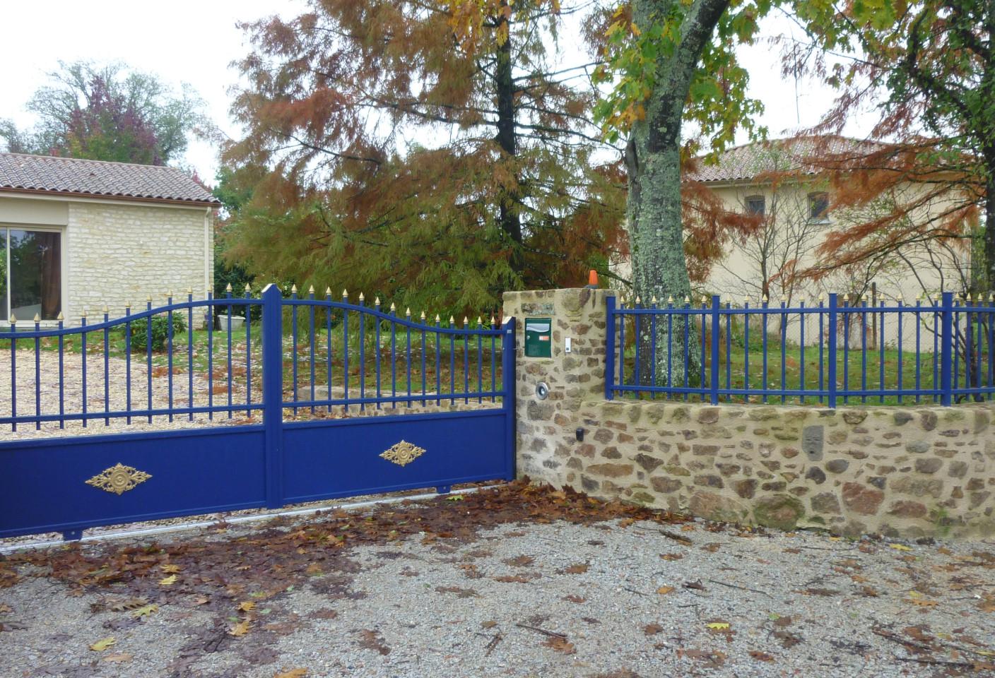 Portail-coulissant-aluminium-semi ajouré-modèle-Manoir