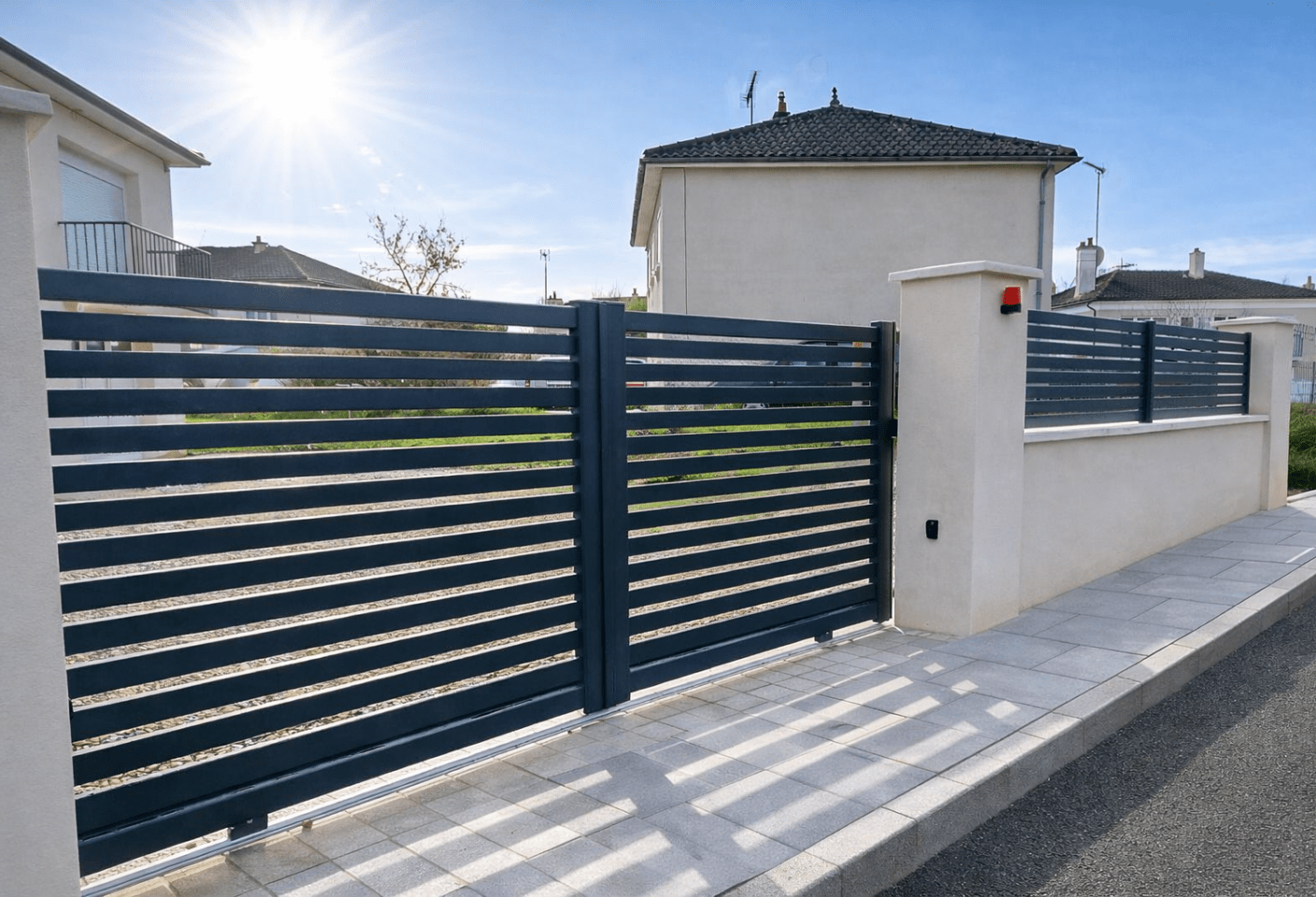 Portail-coulissant-aluminium-ajouré