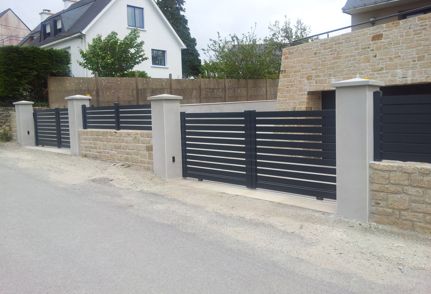 Portail-coulissant-aluminium-modèle-résidence