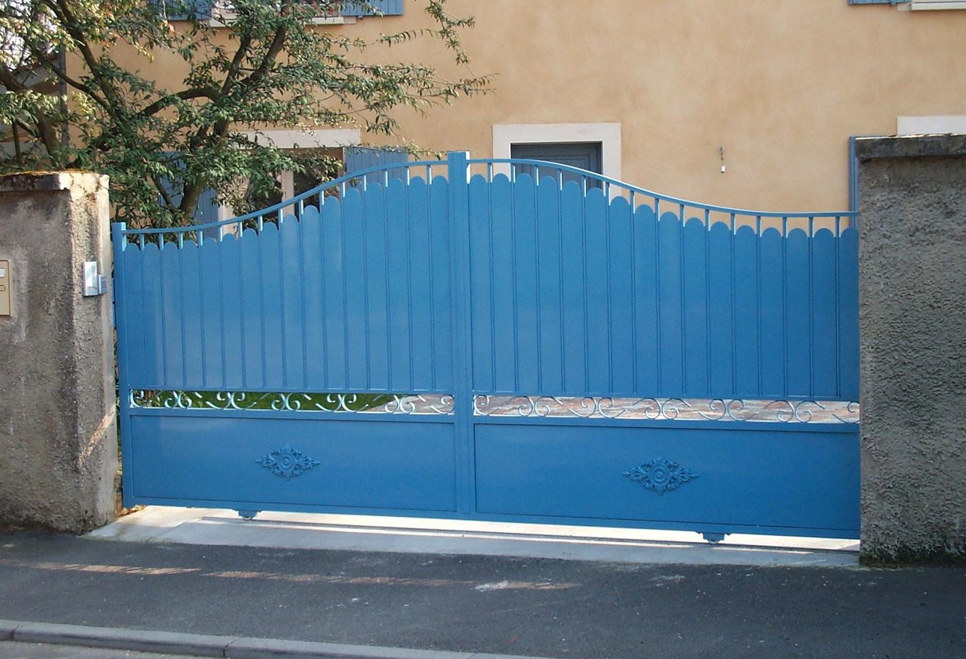 Portail-aluminium-coulissant-modèle-Manoir