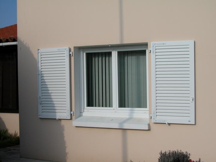 volets pvc battants persienné