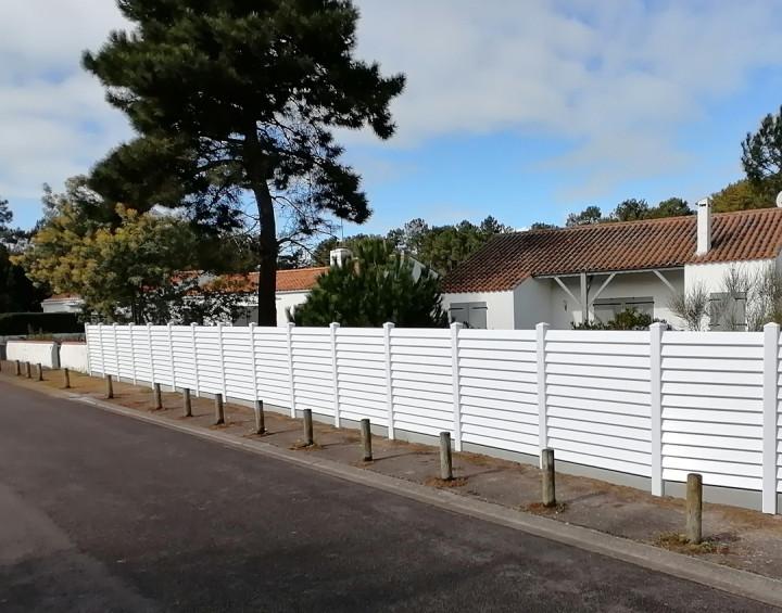 Clôture PVC lissage incliné