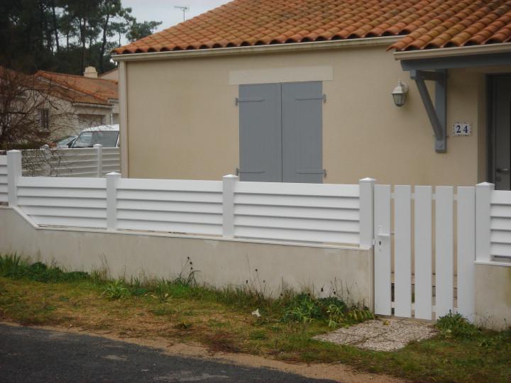 Clôture PVC avec portillon