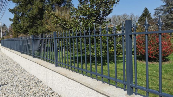 Clôture aluminium_Gamme Tradition_Modèle Manoir classique