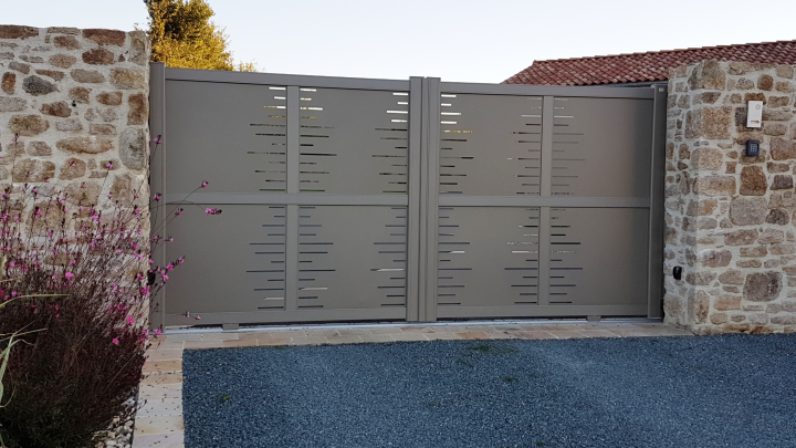 Portail aluminium_Gamme Tendance_Modèle Loft