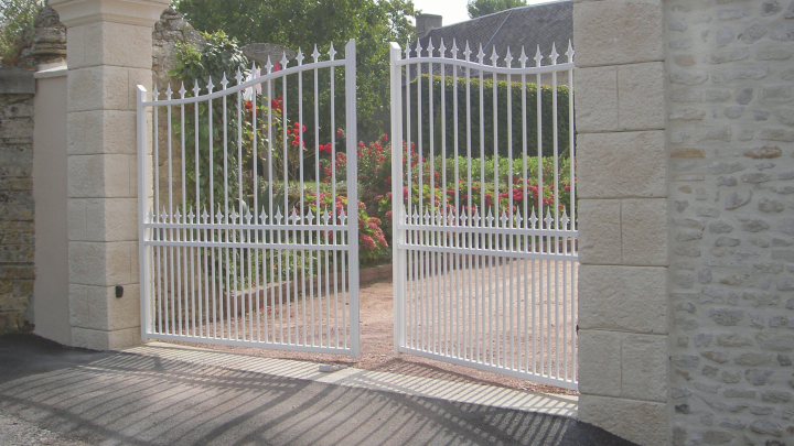 Portail aluminium_Gamme Tradition_Modèle Manoir classique