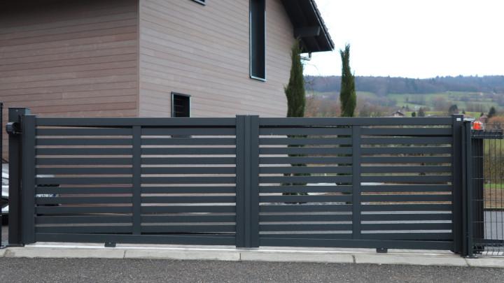 portail coulissant ajouré anthracite