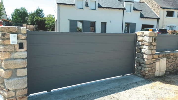 portail coulissant plein sur mesure