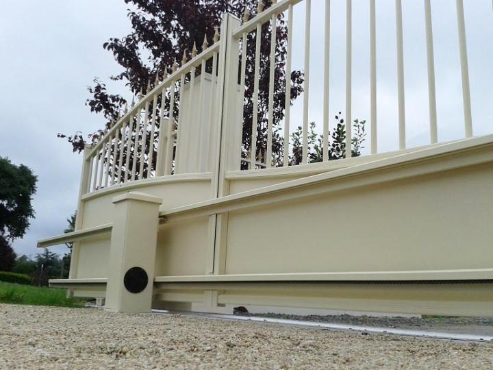 portail traditionnel coulissant motorisé