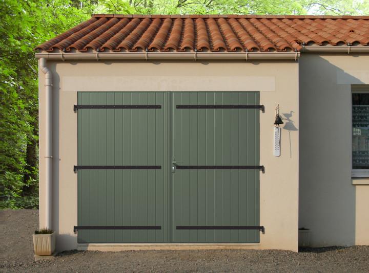 Porte de garage battante PVC