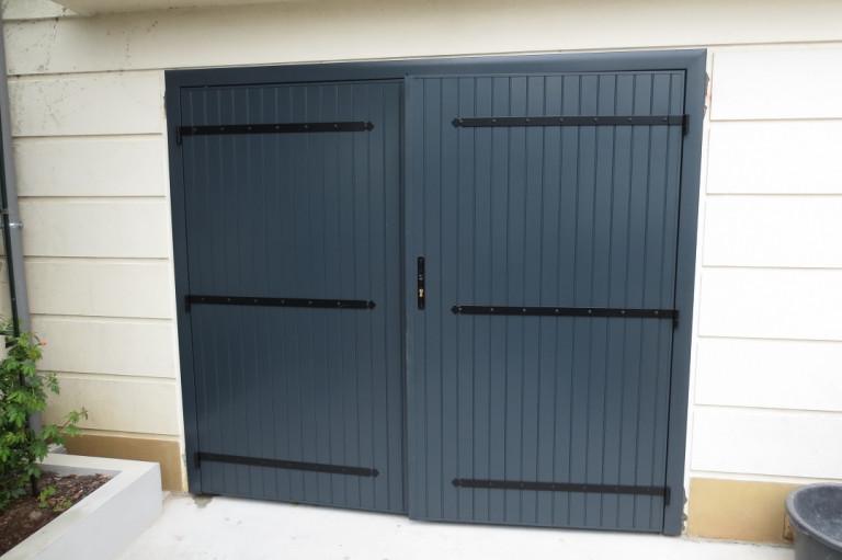 Porte de garage battante ALU 2 vantaux