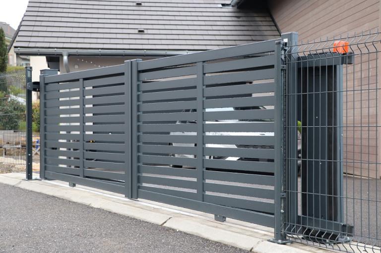 portail coulissant avec motorisation intégrée