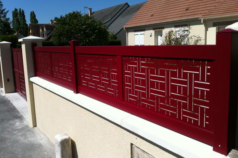 cloture alu rouge