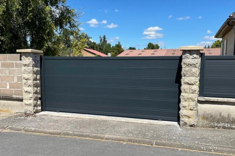 Portail jointif coulissant