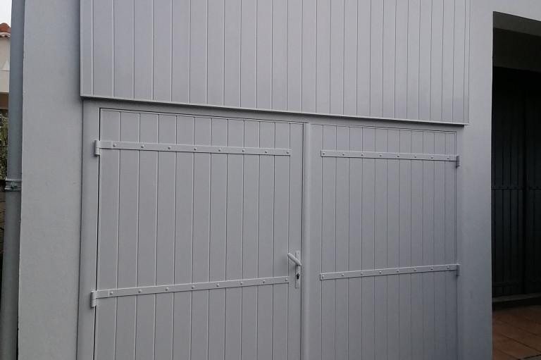 Porte de garage battante
