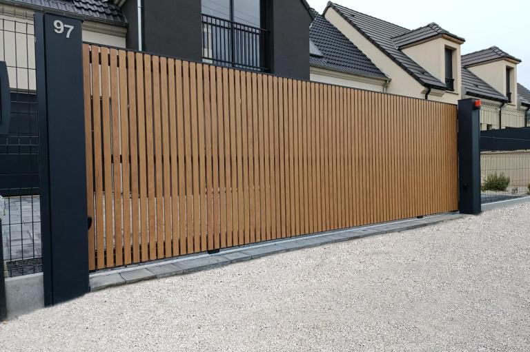 Portail aluminium_Gamme Tendance_Modèle Linéa_Ajouré_Coulissant