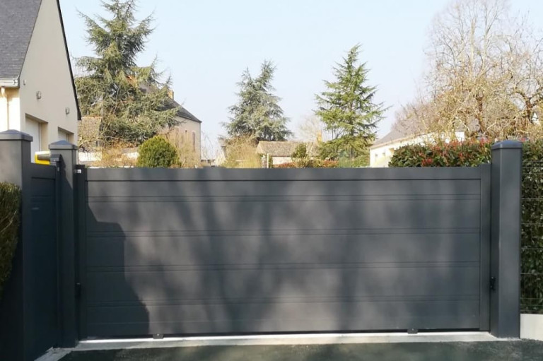portail coulissant moderne contemporain