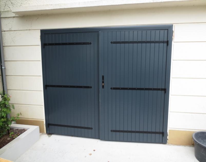 Porte de garage battante ALU 2 vantaux