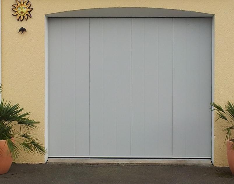 Porte de garage sectionnelle latérale 