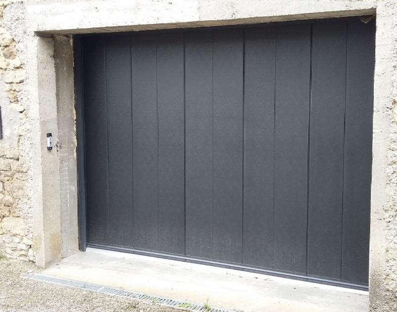 Porte de garage sectionnelle latérale