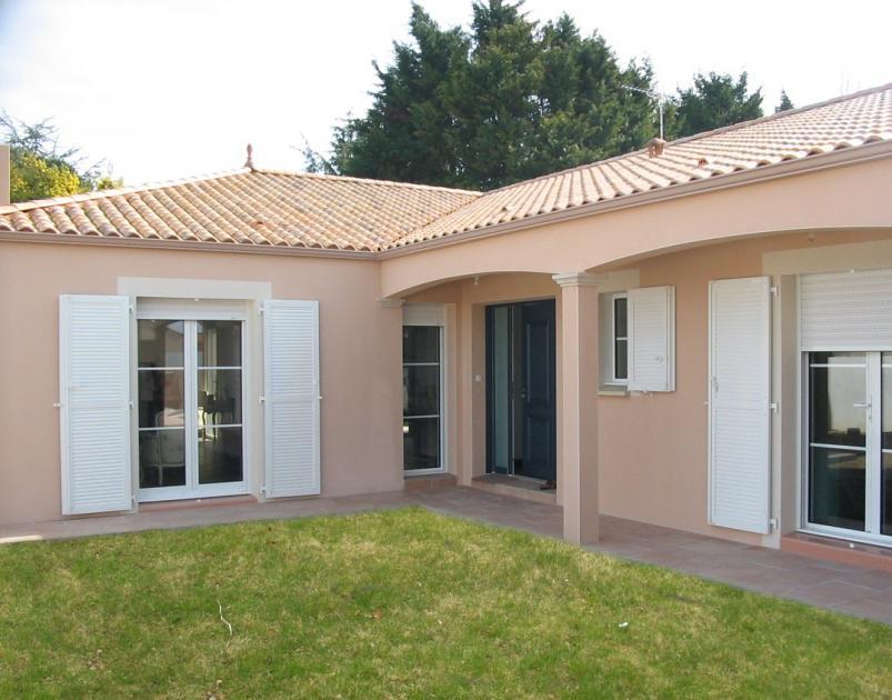 VOLET BATTANT PERSIENNE PVC CHEVRONNE