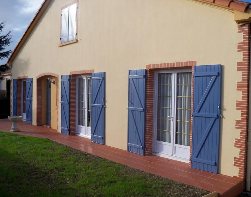 Volets battants isolé mouchettes barres et écharpes