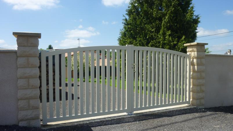 Portail ajouré forme convexe