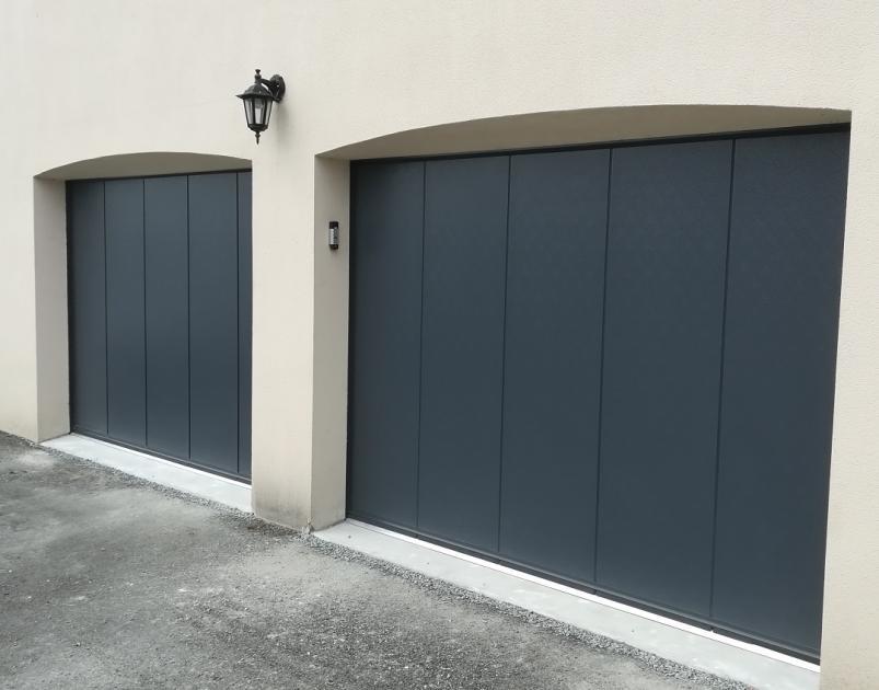 Porte de garage sectionnelle latérale