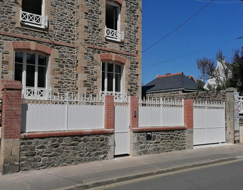 Portail manoir jointif 