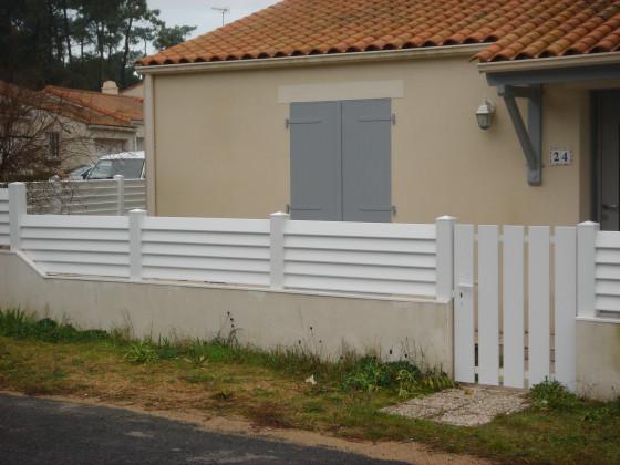 Clôture PVC avec portillon