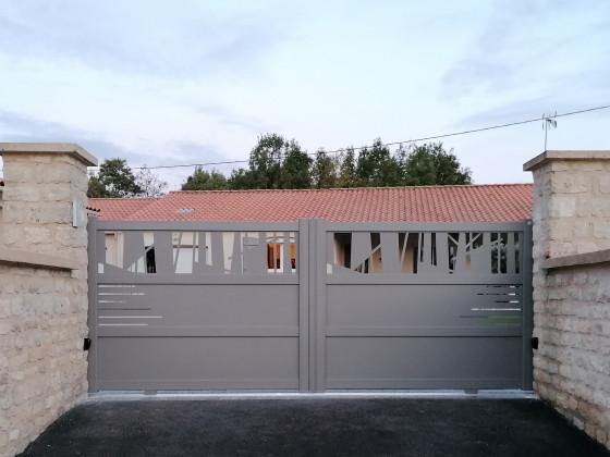 Portail motorisé aluminium LOFT