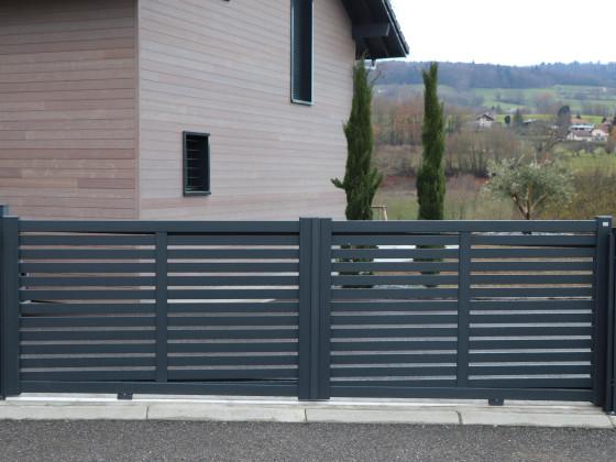 Portail aluminium_Gamme Actuelle_Modèle Cottage_ajouré
