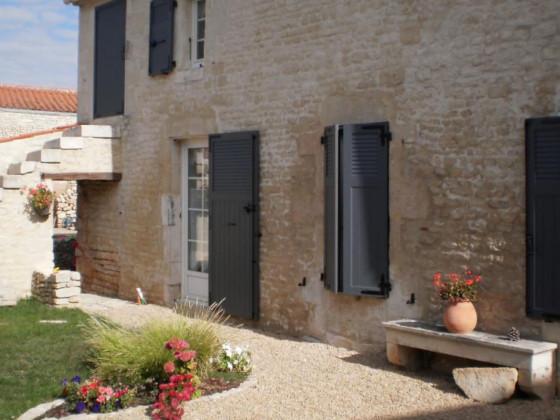 quelle couleur volet pour maison pierre